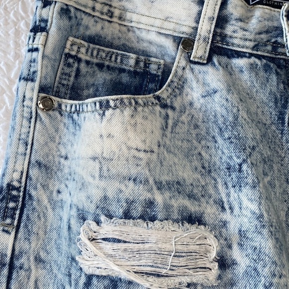 Brooklyn Xpress Clothing Co. Distressed Jeans - Picture 6 of 10